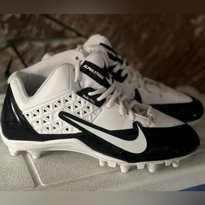 NIKE STRIKE FOOTBALL CLEATS LIKE NEW SIZE MENS 8.5